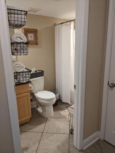 Biloxi Beach Condo Apartment with Pool View