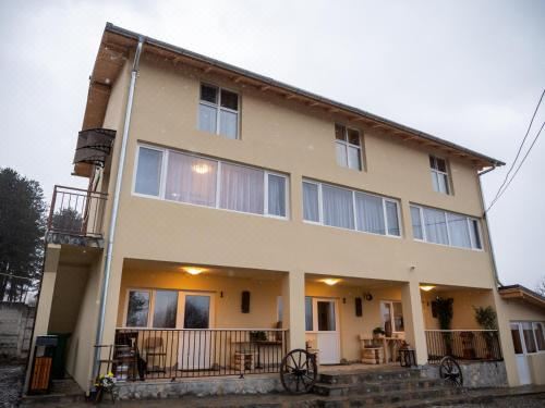 ȘURA LU' PĂTRU - Housity