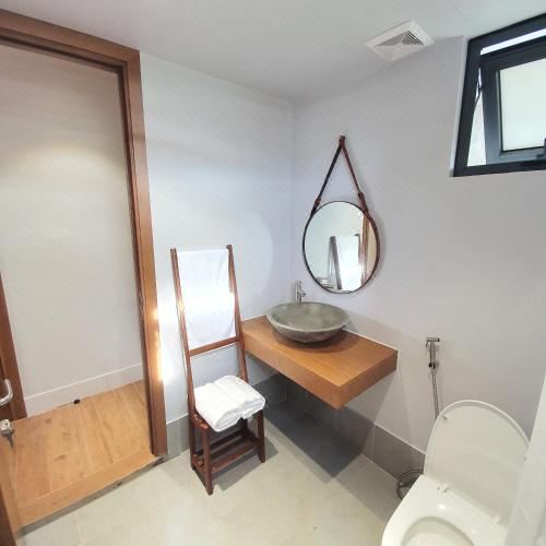 带湖景的双人间