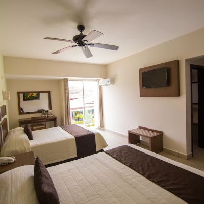 Room, 2 Twin Beds, Street View