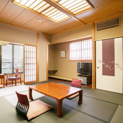 飯店隨機房型（主樓小型西式房共用淋浴和衛生間房） 由布院梅園飯店優惠