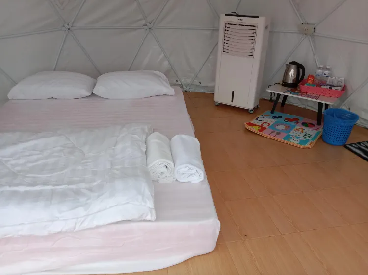 Dome Tent with Semi-Double Bed