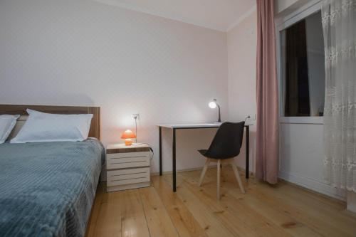 带山景的双人间