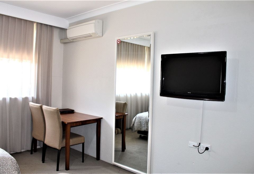 Cotswold GardensDeluxe Queen Room