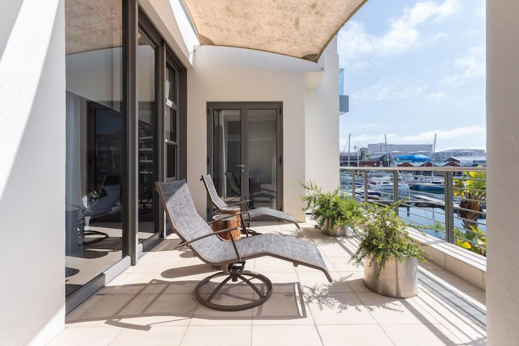 Mountain Marina Luxury Apartments三卧室奢华顶层公寓1