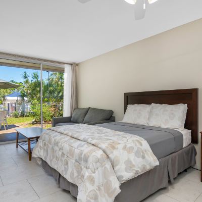 Deluxe Efficiency Room The Fairways Inn of Naples Promo Code