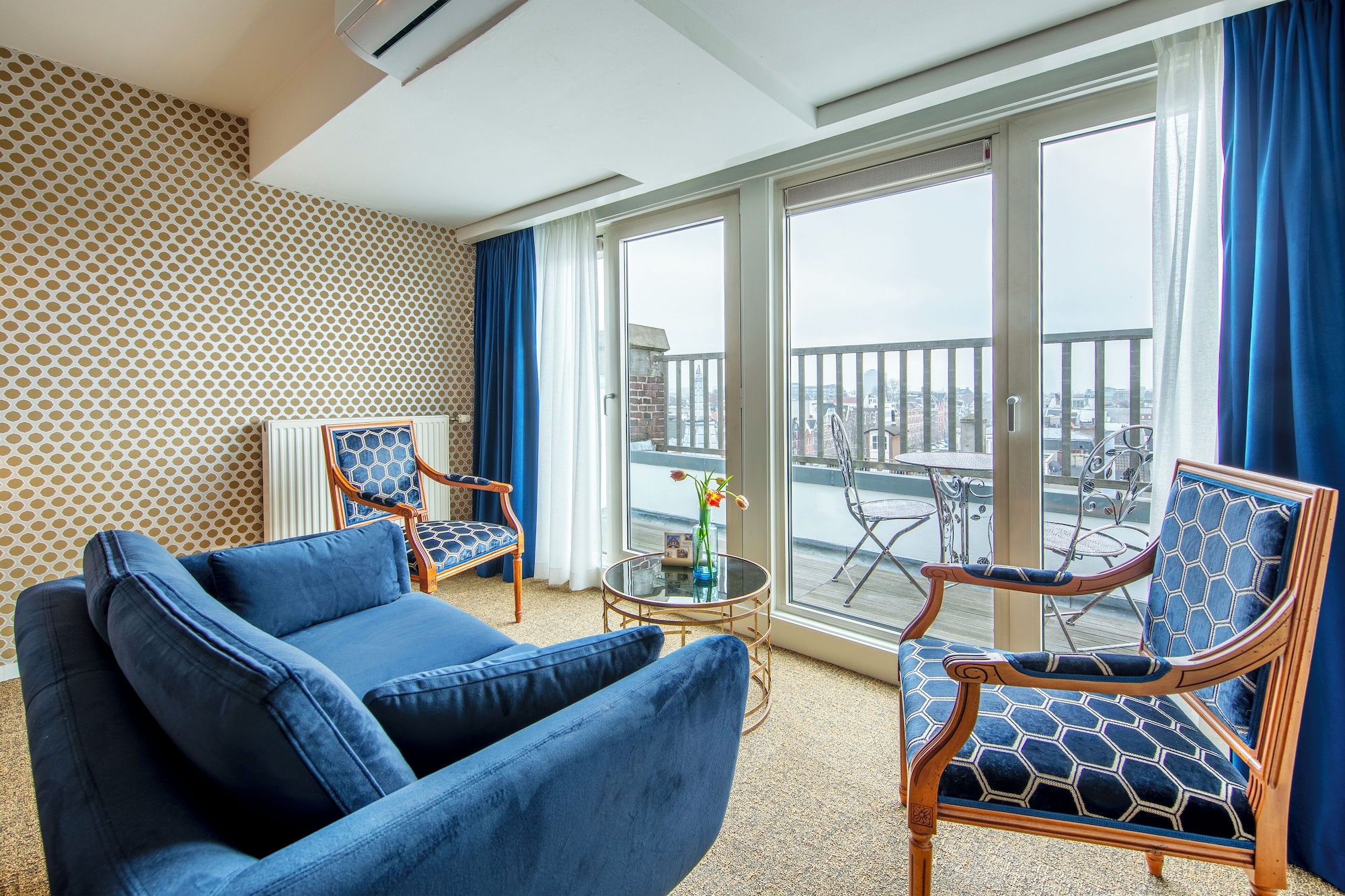 高级大床间 - 带阳台