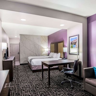 Deluxe Executive King Room-Non-Smoking La Quinta Inn & Suites by Wyndham Pampa Promo Code