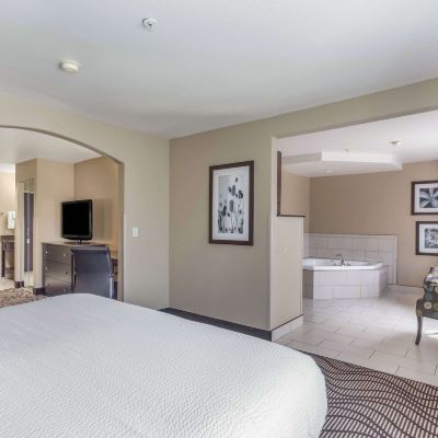 Deluxe King Room with Jetted Tub - Non-Smoking La Quinta by Wyndham Meridian / Boise West Promo Code