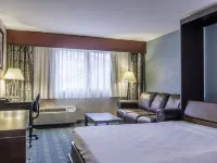 Causeway Bay Hotel Hotel di Lansing