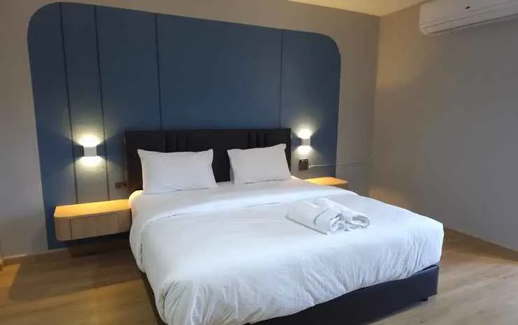 S3 Deluxe Queen Size Bed