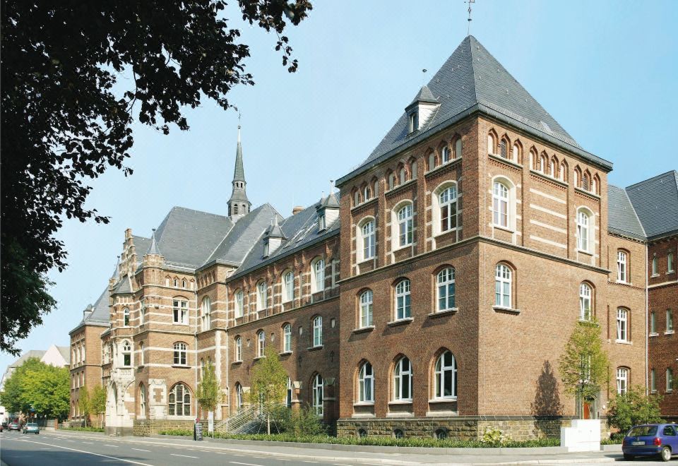 Collegium Leoninum - Housity