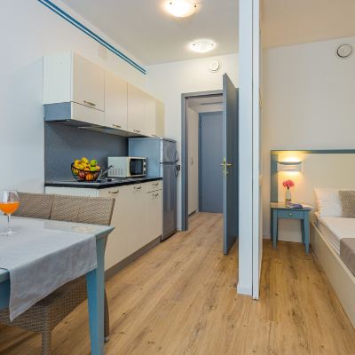 Superior One-Bedroom Apartment with Balcony and Sea View Resort del Mar Promo Code