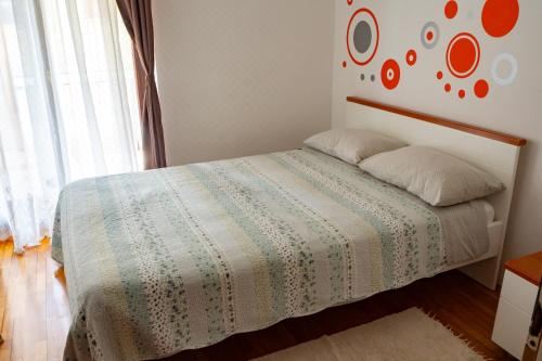 带阳台的两卧室公寓