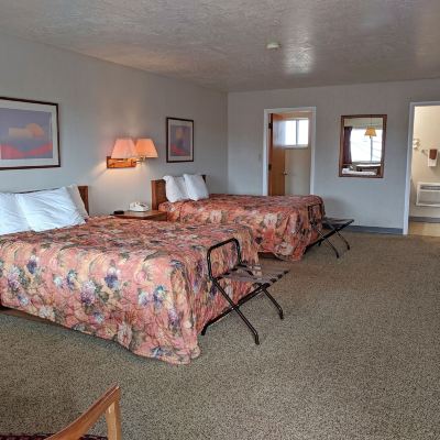 Single Room, 2 Queen Beds Pet-Friendly Aquarius Inn Promo Code
