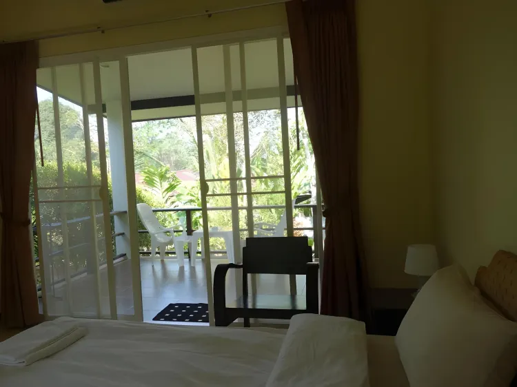 Bungalow With Garden View With Air Conditioner
