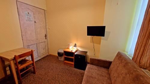 标准三人一室公寓