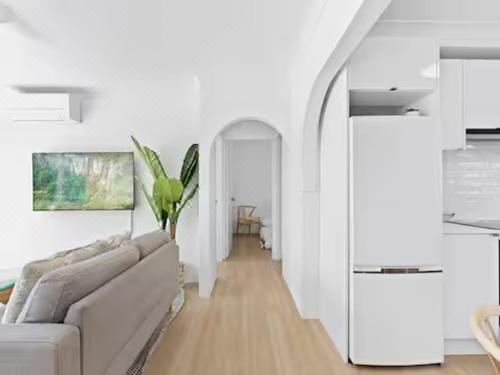 Beachfront escape Broadbeach, 2 bd, Pool , sleeps 7 Two-Bedroom Apartment