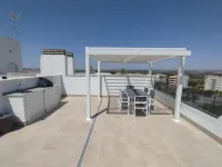 Lujoso apartamento de 2 dormitorios en Arenals del Sol con piscina y vistas al mar