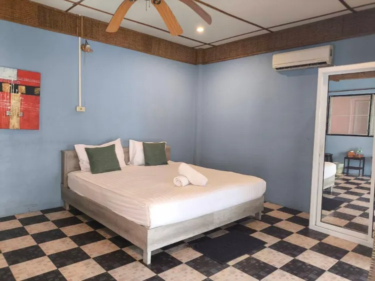 ห้องซูพีเรียร์ เตียงใหญ่ พร้อมระเบียง