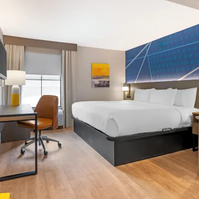 Comfort Inn & Suites Saint Louis Lafayette Square Hotels near Arch Parking Garage