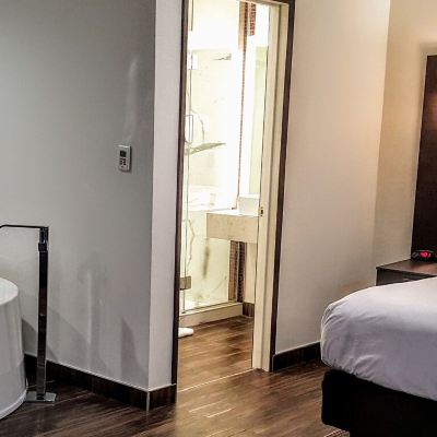 Romantic Loft, 1 King Bed, Jetted Tub, Pool View Hotel Xilo Glendale Promo Code