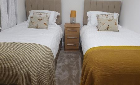 Inviting 2-Bed Barn with Hot Tub Near Muirkirk - Housity