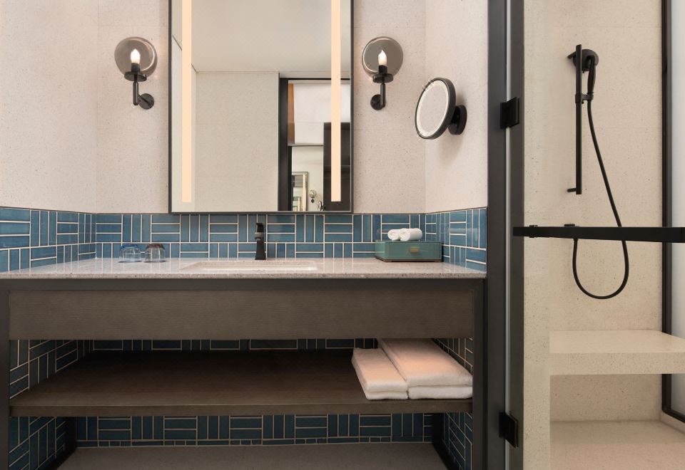 Four Points by Sheraton, Tianjin National Convention and Exhibition CenterPremier 2-bed Room