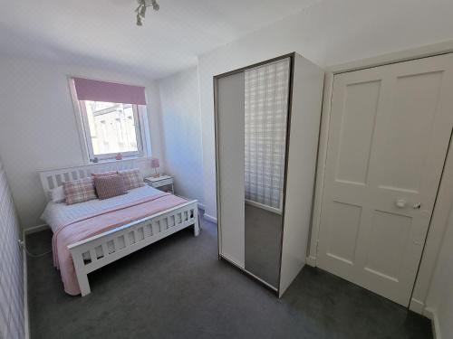 Bespoke Tours Scotland Accommodation @ Morrison StreetThree-Bedroom Apartment