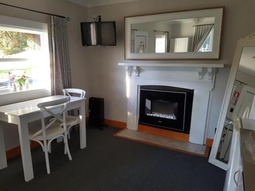 Mt Vernon Cottage with Garden View