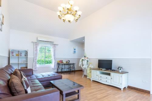 家庭间 - 游泳池畔