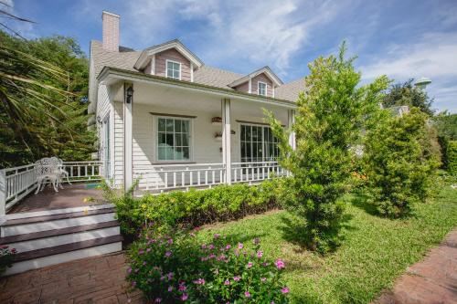 家庭间 - 游泳池畔