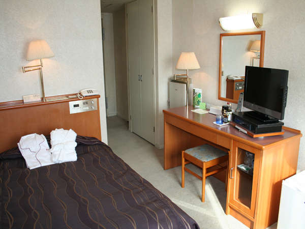 城景房，小型双人床，带浴室，可吸烟