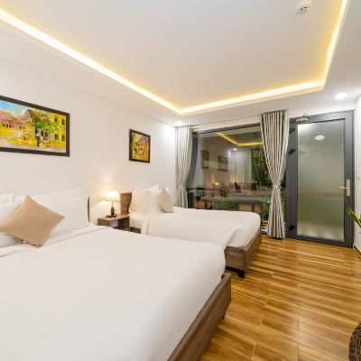 Deluxe Triple Room with Balcony (Pool View)