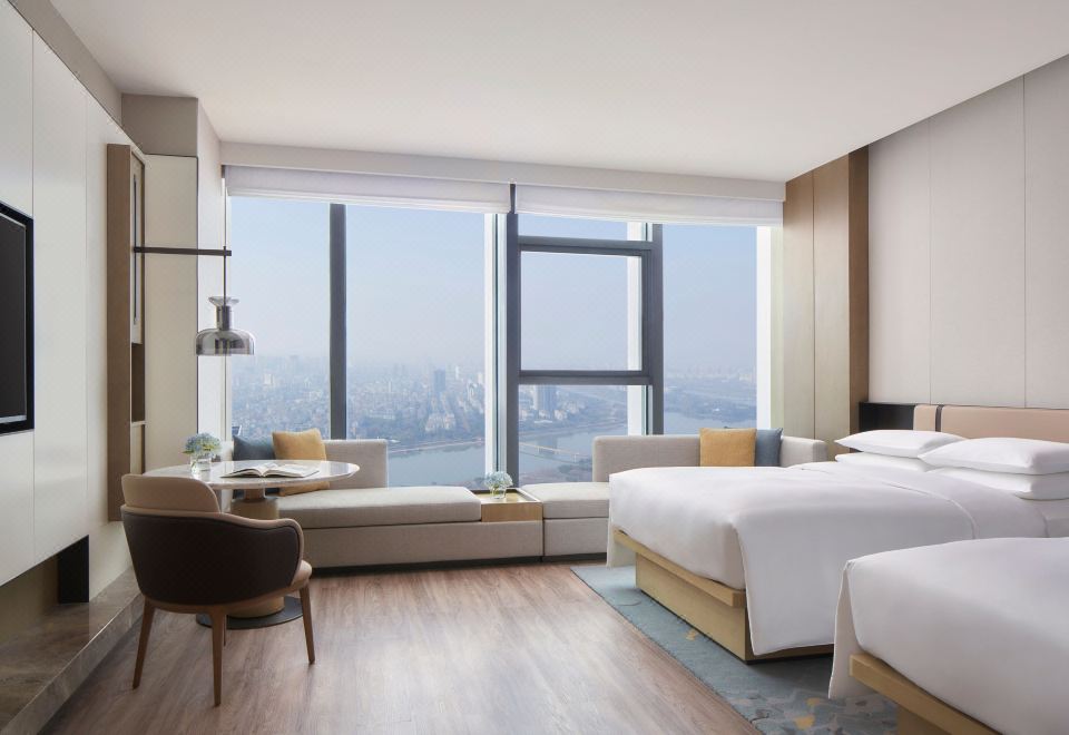 豪華江河景觀特大床客房（高卧雲巔，攬盡古塔江風）