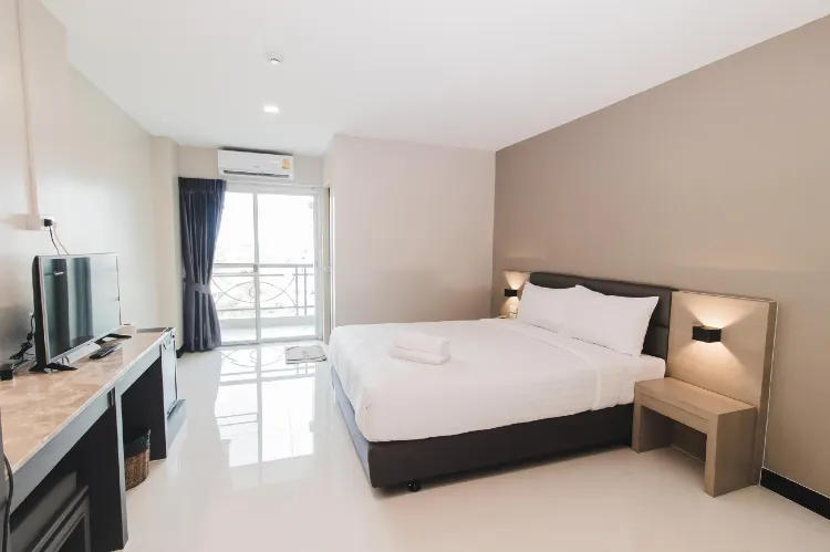 ห้องมาตรฐานพร้อมฝักบัว(เตียงควีนไซส์)