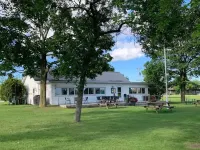 Clean, spacious, tastefully decorated 3 bedroom 2 bathroom Luxury Penthouse Apt Hotels in Escanaba