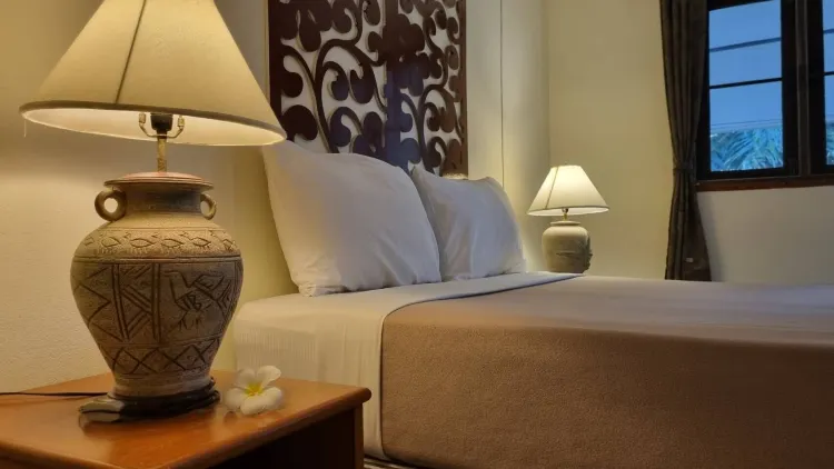Queen Air Conditioning Room with Garden View