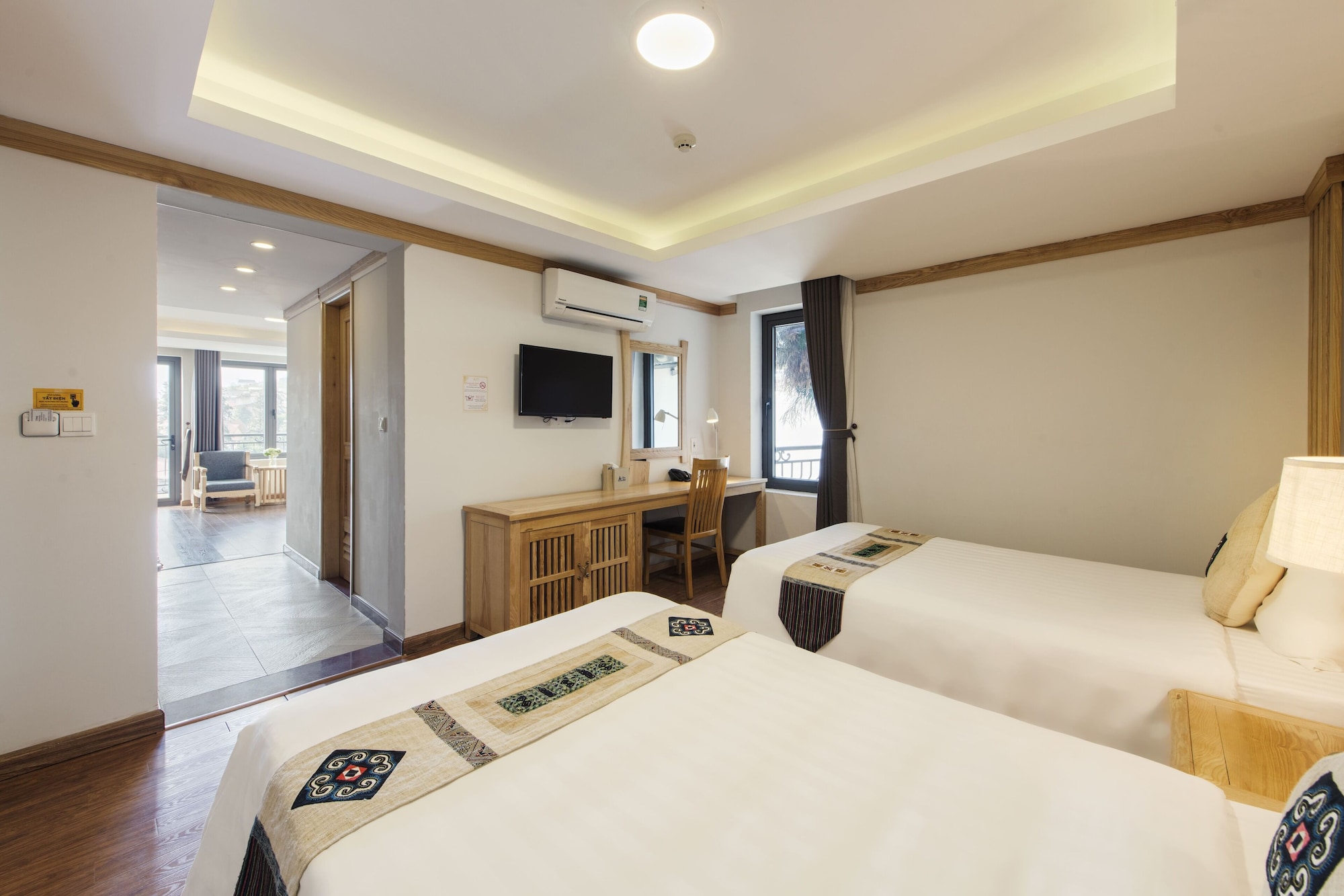 家庭房（带一张双人床和两张单人床）