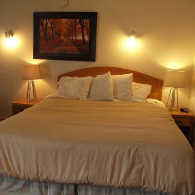 Deluxe King Room-Non-Smoking Rainbow Inn Promo Code