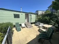 Barmouth Pet-Friendly 2-Bed Caravan with Sea View Отели в г. 