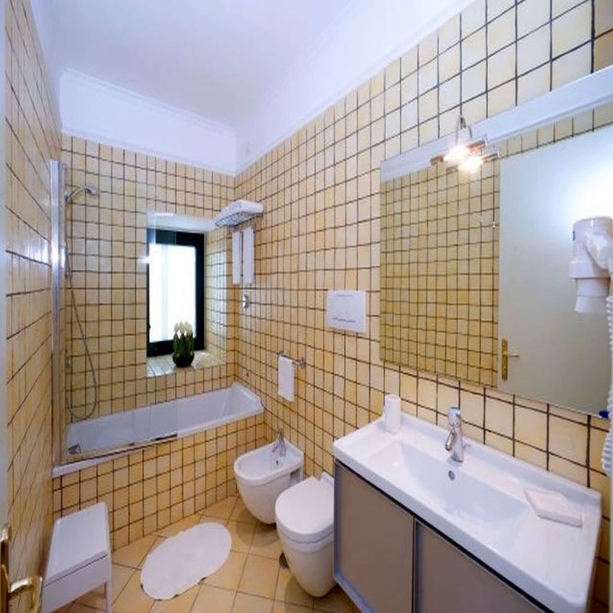 花园景标准三人间 - 带阳台