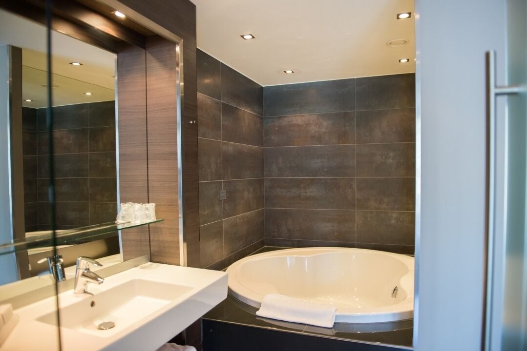 高级双人房， 按摩浴缸