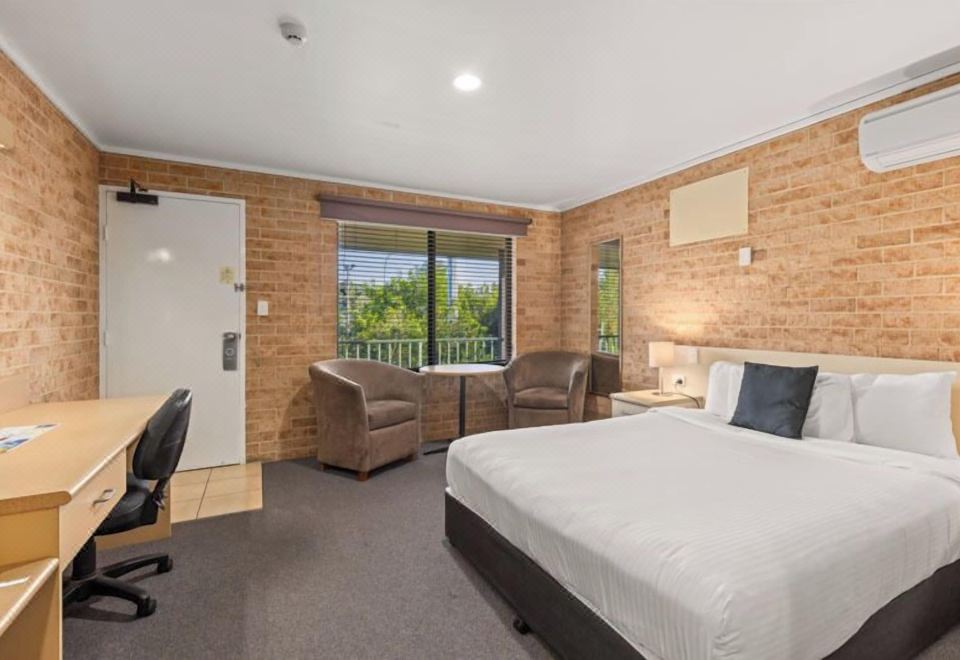 Macquarie Barracks Motor InnExecutive Queen Room-Not Pet Friendly