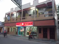 阿茲米利住宅飯店 住宿飯店