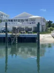 Barefoot Beach - oceanfront beach house w/ private beach, sunrise & sunset views โรงแรมใน
