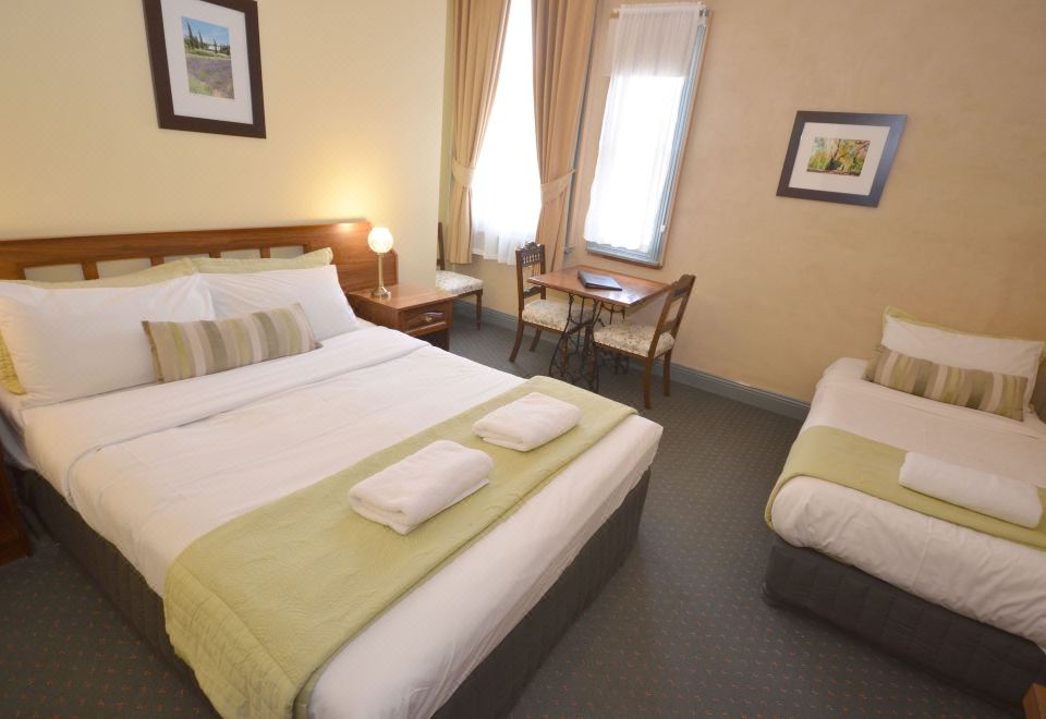 传统大床双人房