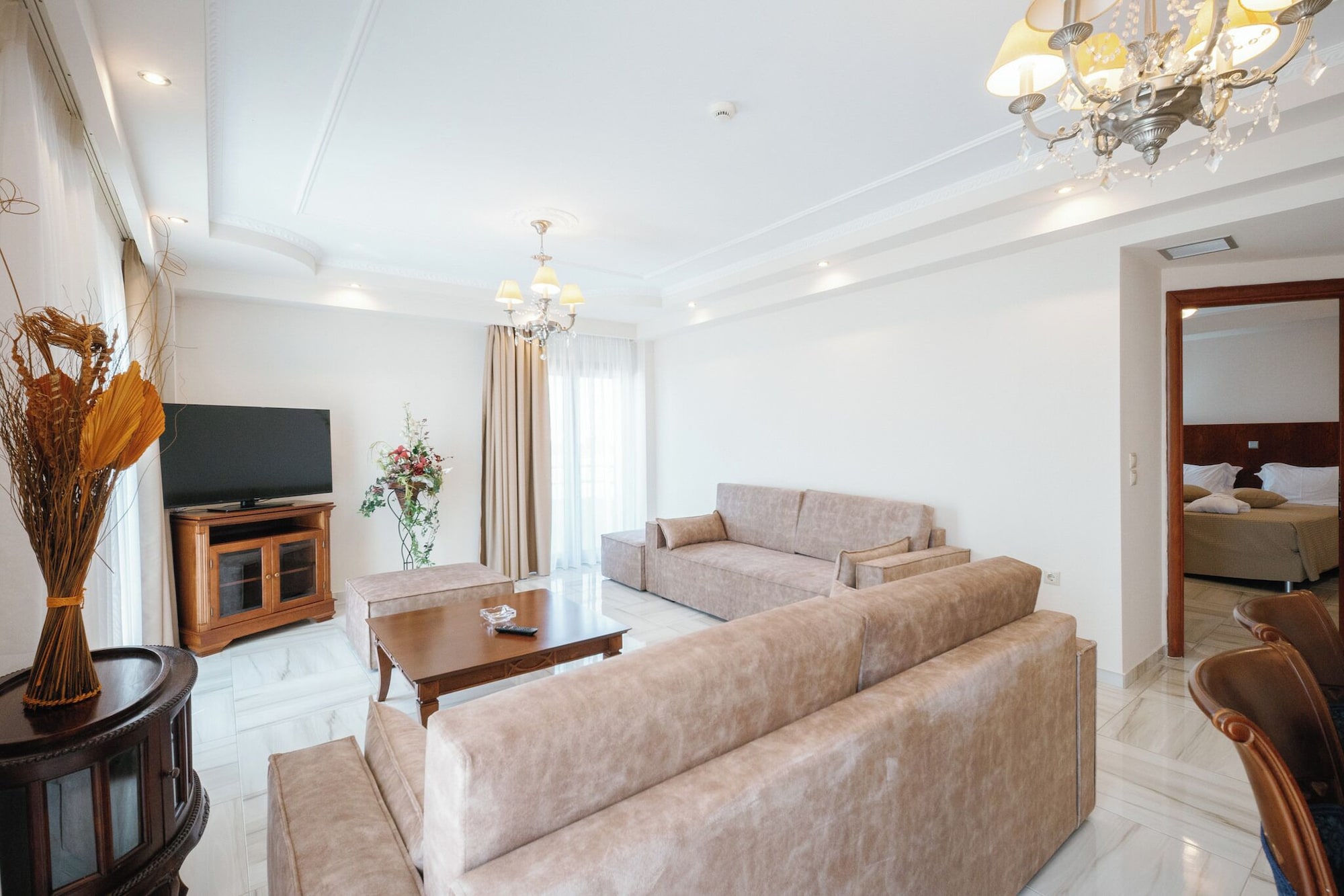 带海景和按摩浴缸的行政套房