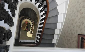 Claredon Hotel - Housity