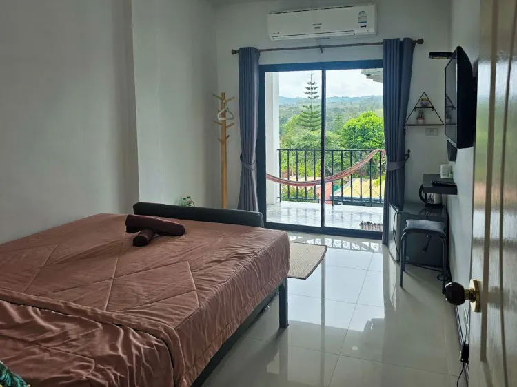 ห้องเตียงใหญ่ 1 เตียง วิวภูเขา